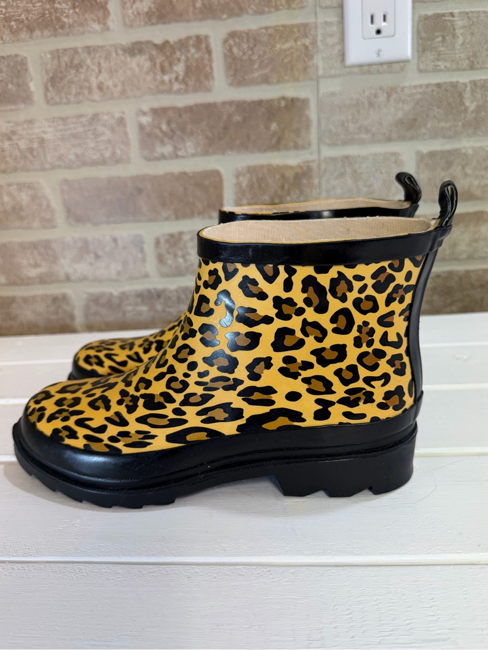 Via Rosa Leopard Print Waterproof Rain Boots Womens Sz 6 Chelsea Ankle Lug Boots - Picture 4 of 11